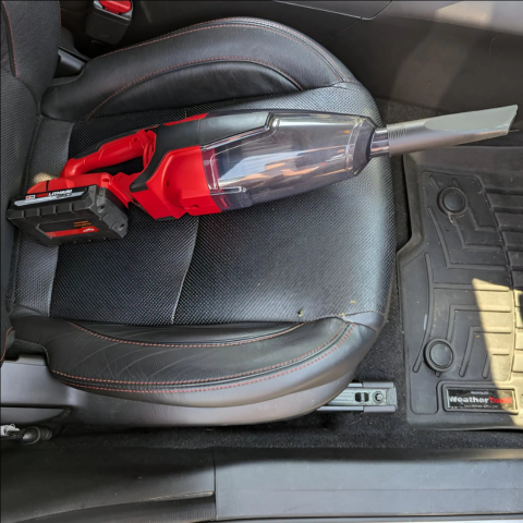 Bezdrátový vysavač do auta — Síla a praktičnost