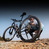 ポータブル電動自転車ポンプ — 強力でコンパクト 