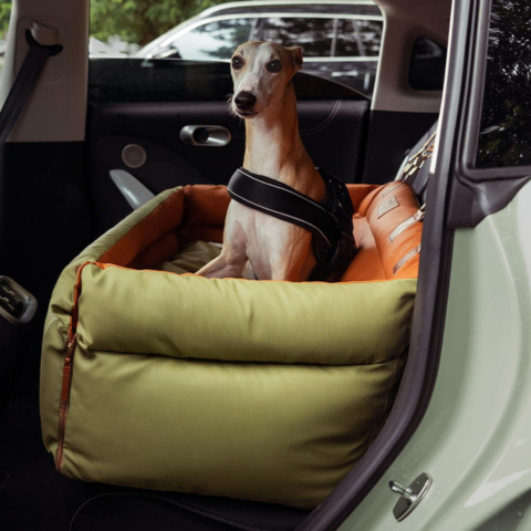 犬用自動車クッション – 道路でのサポートと快適さ 