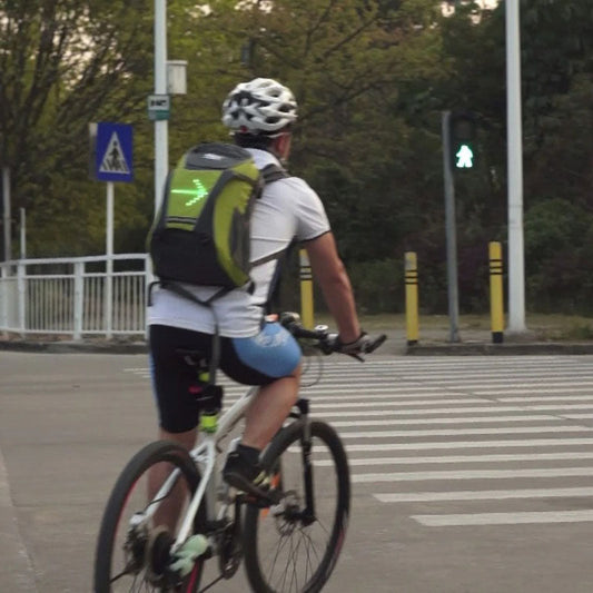 Ryggsekk med LED-signalering og fjernkontroll 